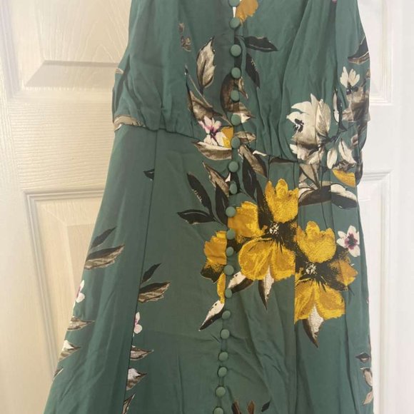 "Stand out this summer in a brand new green Urban Outfiters sun/summer dress-NWT - Picture 4 of 4